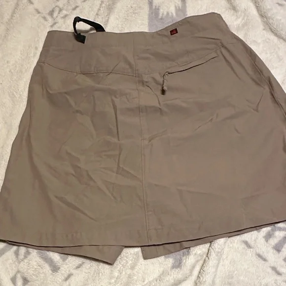Woolrich Tan Skort with Buckle Detail size 6 - Picture 4 of 7